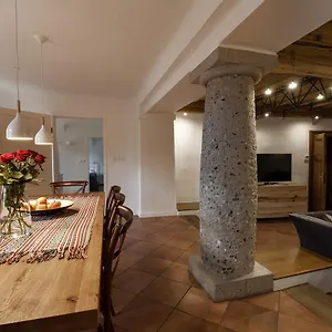 https://river-and-castle-view-apartment-rose.hotels-in-ljubljana.com