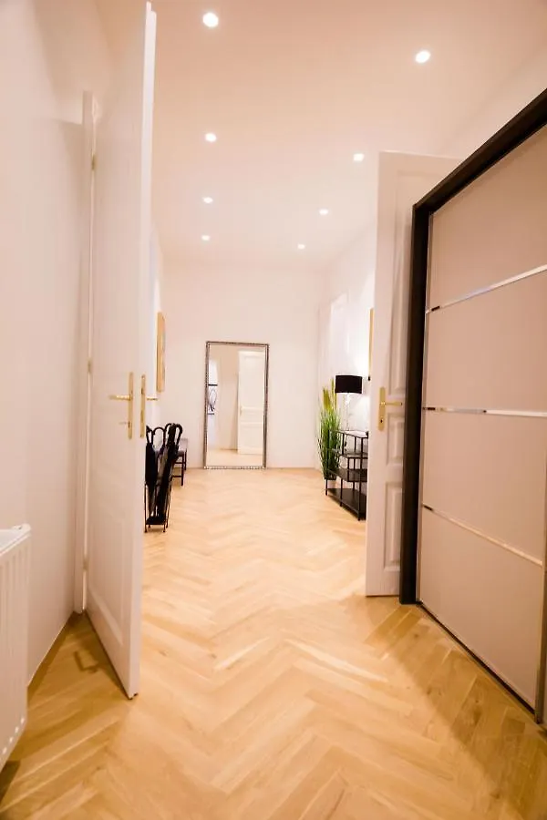 Studio Apartments Opera - Mai'S Apartments Vienna 0*,  Austria